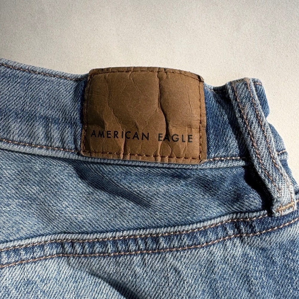 American Eagle Baggy Jean Light Wash Distressed High Rise Denim Size 4 Regular - Picture 3 of 5